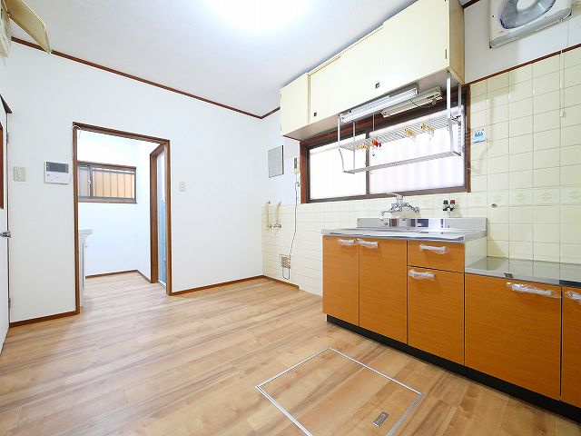 南紀寺戸建の居間・リビング|居間です