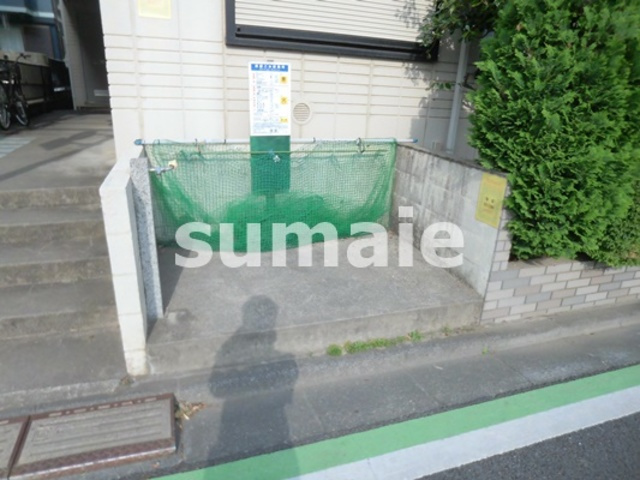 クイーンビルYのその他共用部分|敷地内ゴミ置き場！