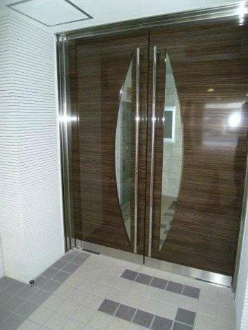 リヴシティ両国弐番館の玄関