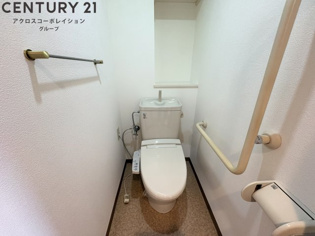 手摺あり！お風呂とトイレ分かれてます！