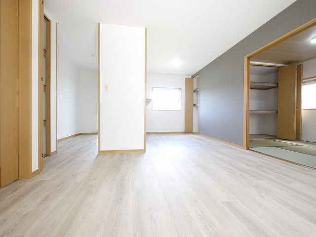 南六条町　戸建の居間・リビング