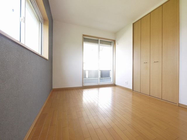 南六条町　戸建の洋室