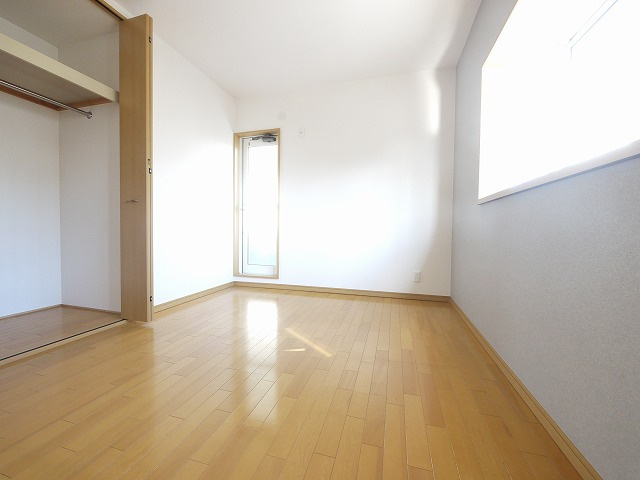 南六条町　戸建の洋室|使い勝手のいい洋室です