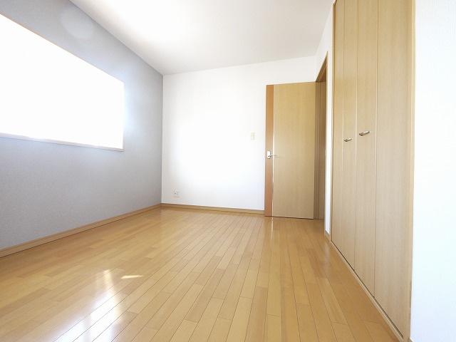 南六条町　戸建の洋室|ゆったりした洋室です