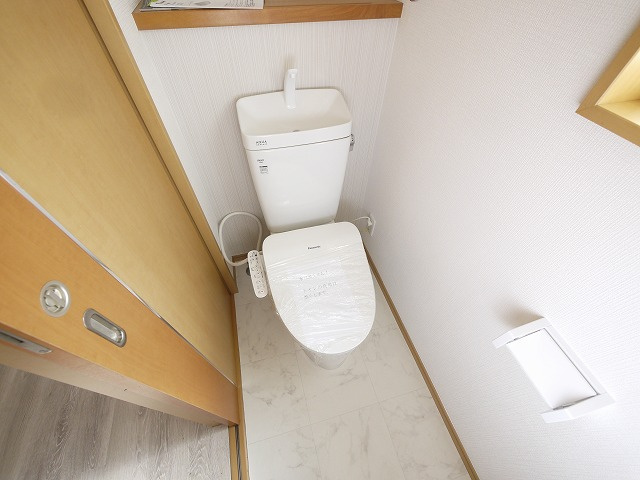 南六条町　戸建のトイレ