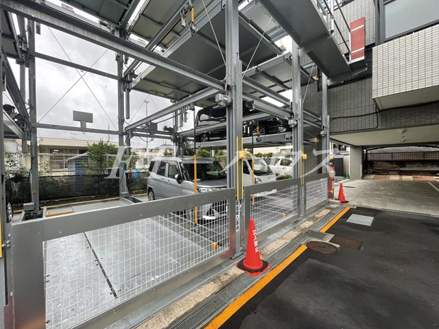 ボナールタカシの駐車場
