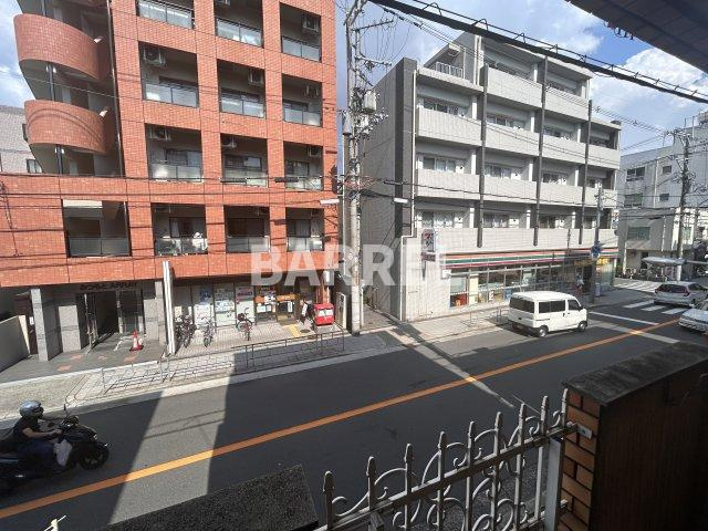 ハイツ上新第五小松の玄関