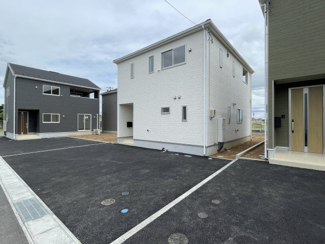 新築戸建・新築建売　矢吹町八幡町　善郷小・矢吹中の駐車場|駐車スペースは並列3台可能です！（車種による）
