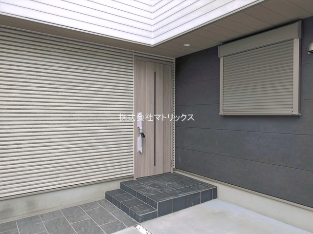 練馬区西大泉1丁目　高機能仕様　角地のような快適邸宅の玄関