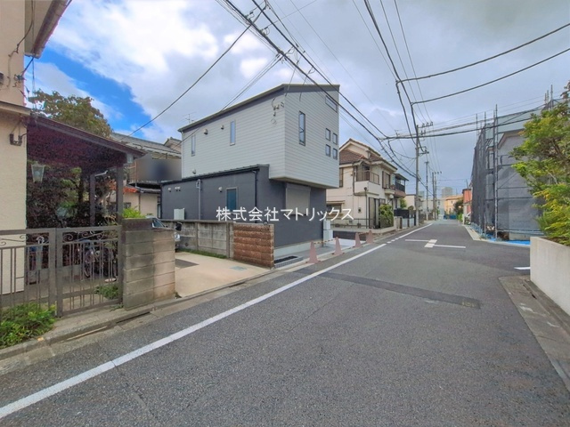 練馬区西大泉1丁目　高機能仕様　角地のような快適邸宅の前面道路含む現地写真