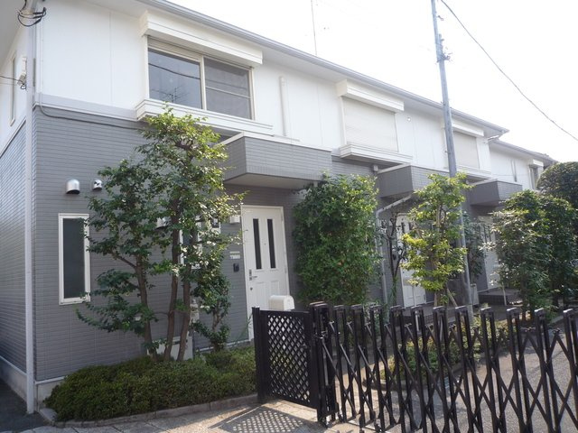 三鷹市下連雀３丁目のアパート