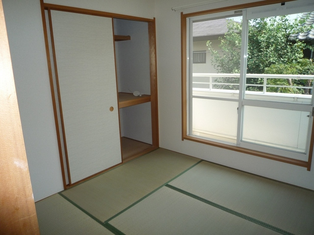 三鷹市下連雀３丁目のアパートの和室