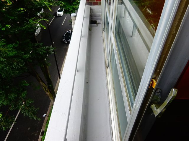 椿ビルのバルコニー