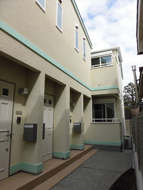 杉並区本天沼２丁目のアパートのエントランス