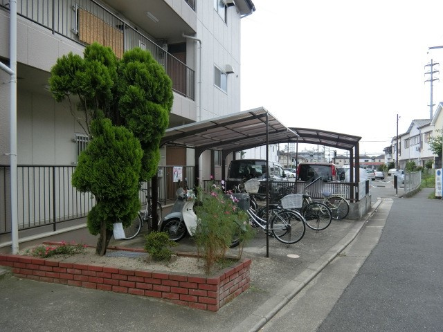 シャトーかわもとの駐車場
