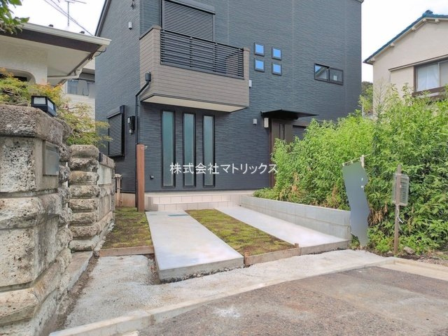 練馬区石神井台1丁目　都立公園徒歩3分　機能的な新築戸建の外観