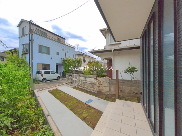 練馬区石神井台1丁目　都立公園徒歩3分　機能的な新築戸建の駐車場