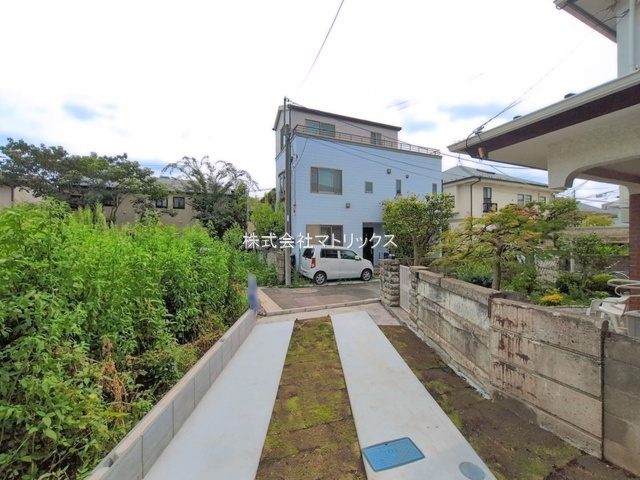 練馬区石神井台1丁目　都立公園徒歩3分　機能的な新築戸建の駐車場