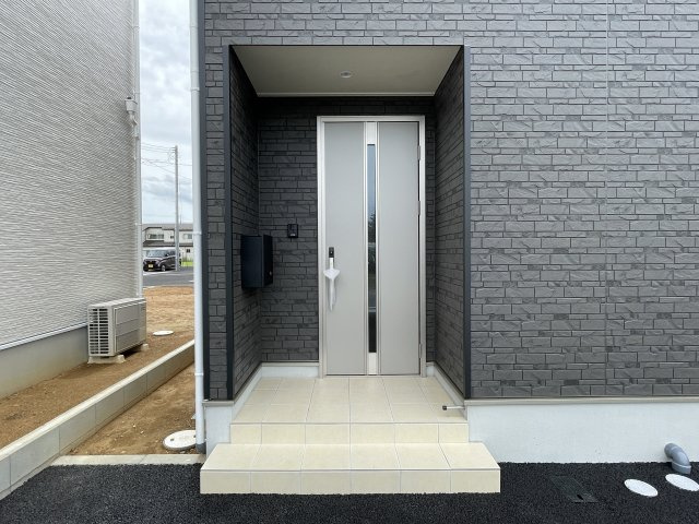 新築戸建・新築建売　矢吹町八幡町　善郷小・矢吹中の玄関|カメラ付きインターホン・郵便受けもついている玄関です！