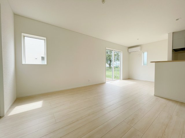 新築戸建・新築建売　矢吹町八幡町　善郷小・矢吹中の居間・リビング|16帖の開放的なリビング！