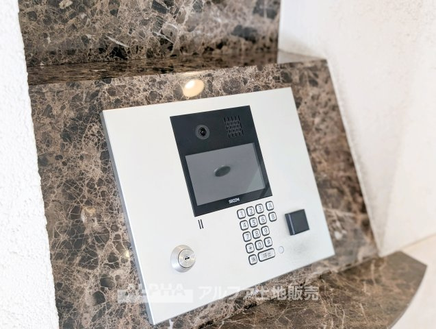 グランステイツ玉川上水のエントランス|モニター付インターホンで来訪者を確認でき安心