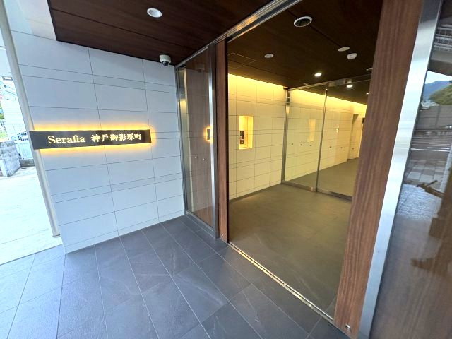 セラフィア神戸御影塚町のエントランス