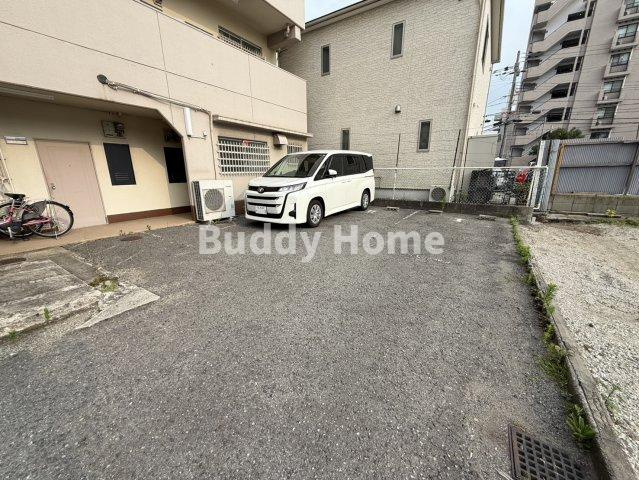 村上ハイツの駐車場