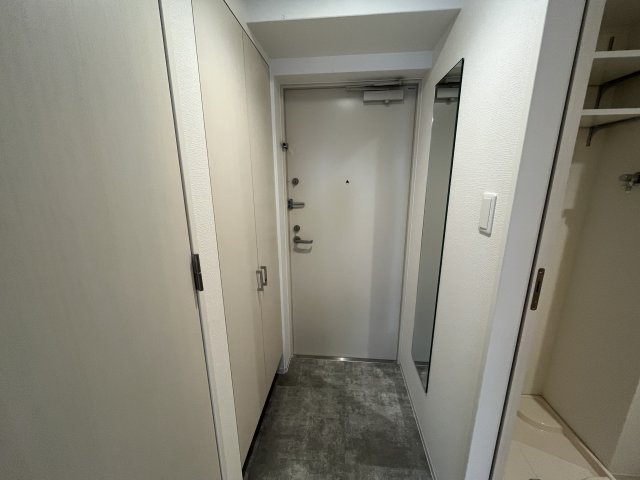 セレニテ江坂グランデ の玄関