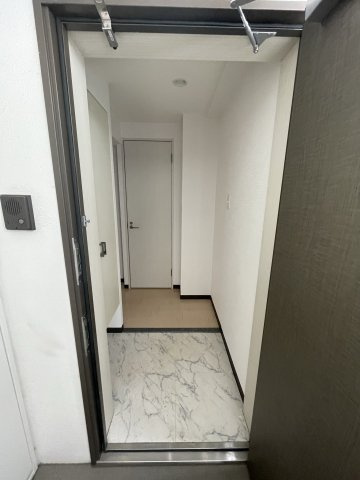 フォーチュン心斎橋イーストの玄関