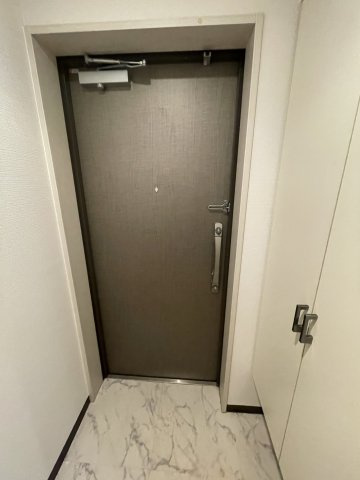 フォーチュン心斎橋イーストの玄関