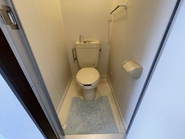 マンションスムス　のトイレ|(参考)同マンション反転間取り他部屋の写真