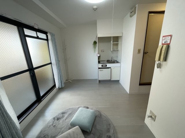 マンションスムス　の居間・リビング|(参考)同マンション反転間取り他部屋の写真