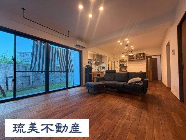 読谷村高志保（築浅RC平屋建て）
