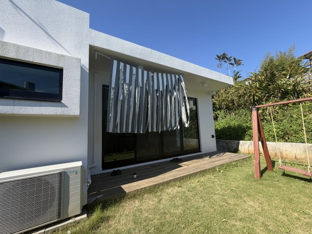 読谷村高志保（築浅RC平屋建て）の庭|テラス付きのお庭♪