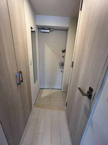 カーサレグラス城東セントラルの玄関