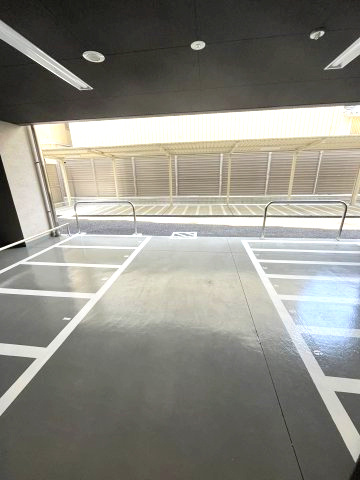 カーサレグラス城東セントラルの駐車場