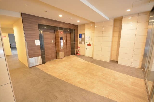 大阪市西区西本町３丁目の賃貸マンションのロビー