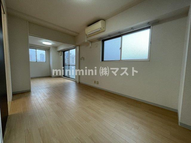 大阪市西区靱本町３丁目の賃貸マンションの居間・リビング
