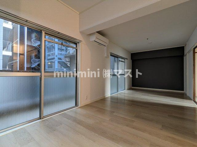 大阪市西区北堀江３丁目の賃貸マンションの居間・リビング