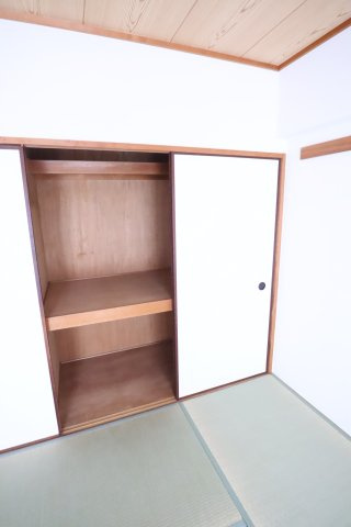 大阪市城東区関目６丁目の賃貸マンションの収納