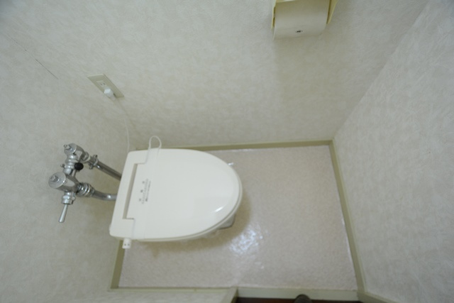 温水洗浄便座付きのトイレです♪