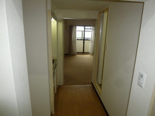 ジョイフル西宮北口1の居間