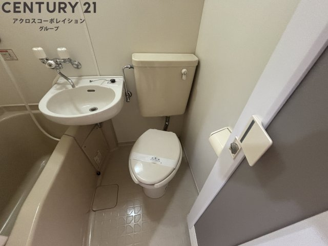 浴室内にトイレがあります☆
