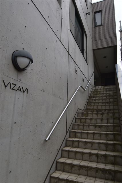 VIZAVIのエントランス