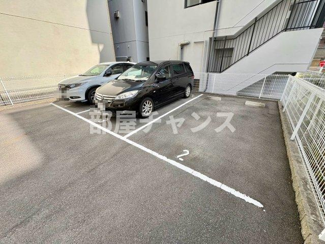 パルティール中村公園の駐車場