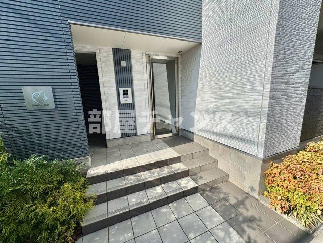 名古屋市中村区千原町のアパートのエントランス