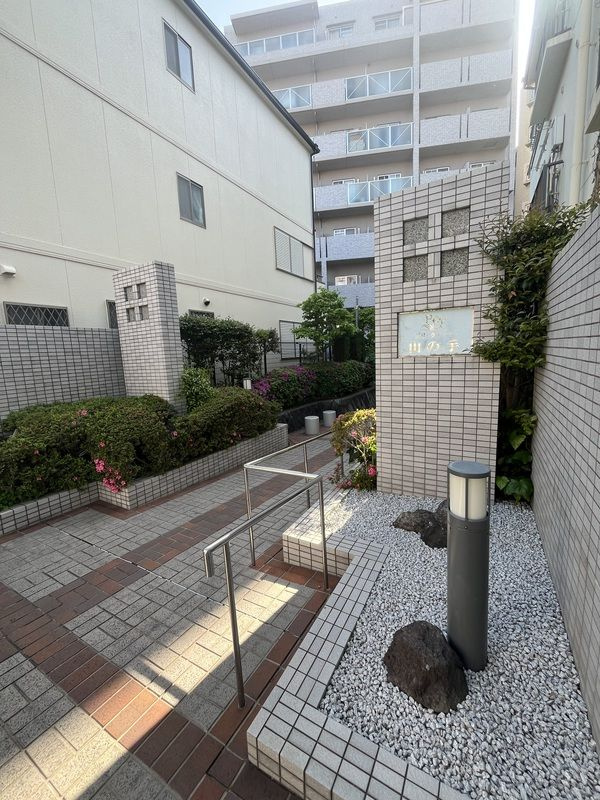 ブリックロード山の手のエントランス