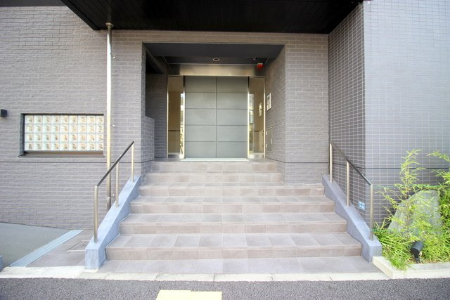 庵のエントランス