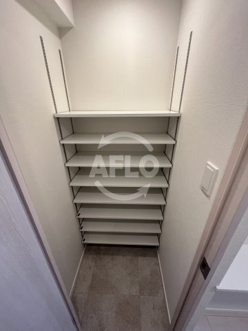 スプランディッド大阪NAMBA　LINEの内装|シューズインクローゼット
