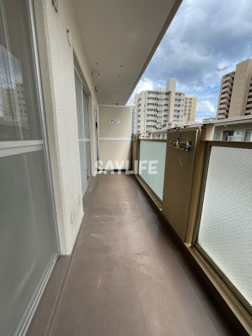 ロイヤルハイツ鶴見のバルコニー